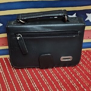 Classics Carry Wallet